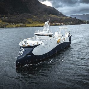 nave speciale peschereccio a strascico