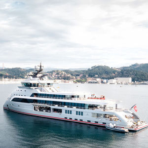nave di sostegno per yacht