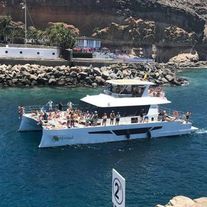 motor-yacht catamarano
