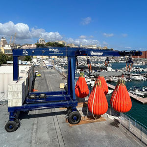 gru per cantiere navale