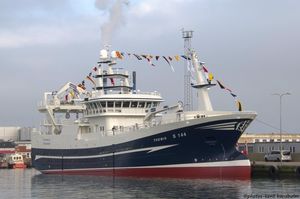 nave da pesca professionale peschereccio a strascico