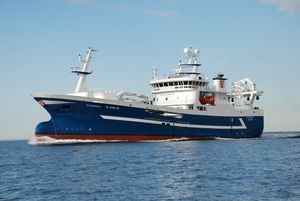 nave da pesca professionale peschereccio a strascico
