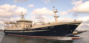 nave da pesca professionale peschereccio a strascico