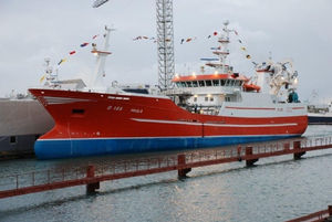 nave da pesca professionale peschereccio a strascico