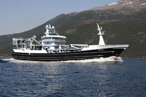 nave da pesca professionale peschereccio a strascico
