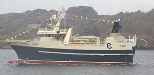 nave da pesca professionale peschereccio a strascico