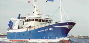 nave da pesca professionale peschereccio a strascico