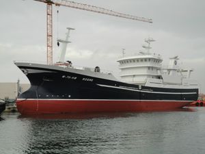 nave da pesca professionale peschereccio a strascico