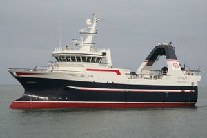 nave da pesca professionale peschereccio a strascico