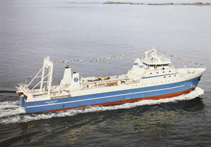 nave da pesca peschereccio a strascico 1