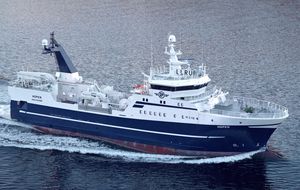 nave da pesca peschereccio a strascico