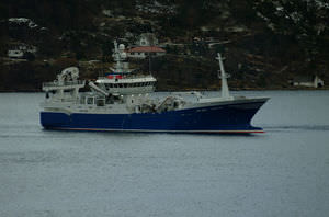 nave da pesca professionale peschereccio a strascico