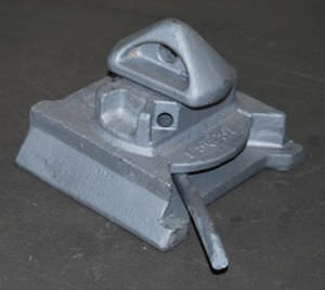 twist lock per l'ancoraggio dei container a coda di rondine