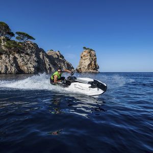 moto d'acqua a pantografo
