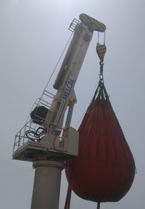 gru per nave / telescopica / di bordo