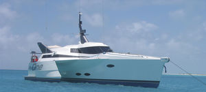 motor-yacht trimarano a motore
