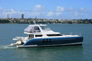 motor-yacht catamarano a motore
