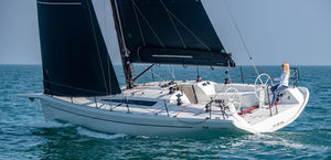 barca a vela da regata e crociera
