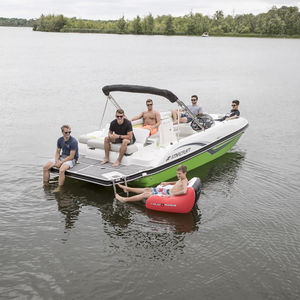 deck boat entrobordo