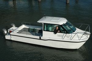cabin-cruiser catamarano