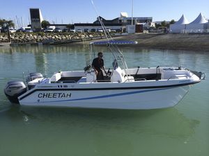 barca open catamarano