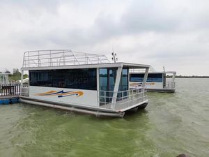 barca a motore house-boat catamarano