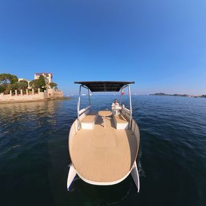 barca open catamarano