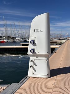 colonnina di distribuzione elettrica