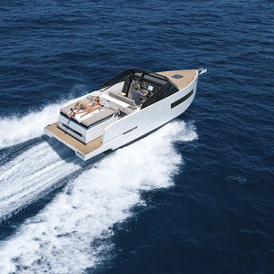 cabin-cruiser entrobordo