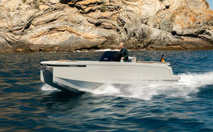 barca open catamarano