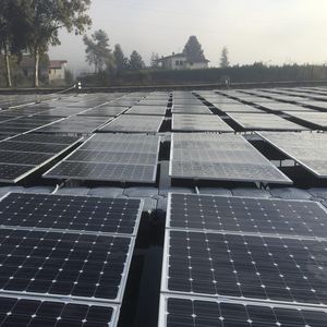 piattaforma per fattoria solare fotovoltaica