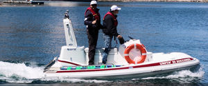 gommone entrobordo / a propulsione tramite jet-ski / semirigido / con console jockey
