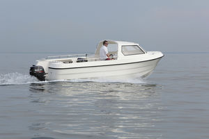 barca open fuoribordo / con console laterale / da pesca sportiva / max. 8 persone