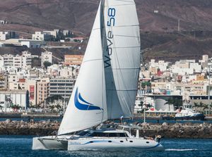 catamarano / da crociera / con deck saloon / con 6 cabine