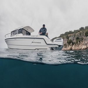 barca da pesca e diporto fuoribordo
