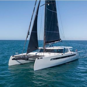 sailing-yacht catamarano