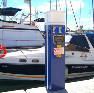 colonnina di distribuzione di acqua