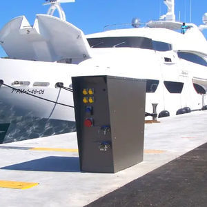 colonnina di distribuzione di acqua