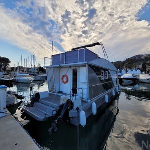 barca a motore house-boat catamarano