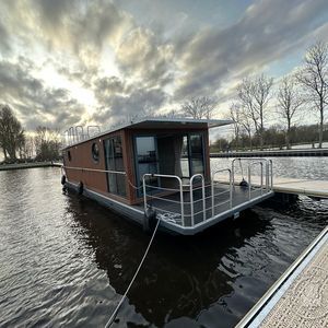 barca a motore house-boat fuoribordo