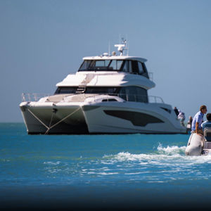 motor-yacht catamarano a motore