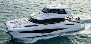 motor-yacht catamarano a motore