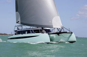 sailing-yacht in carbonio