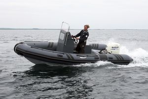 barca di supporto per immersioni
