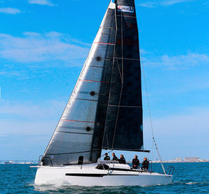 monoscafo da regata e crociera / da regata / con poppa aperta / con 2 cabine