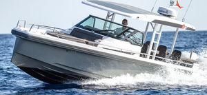 barca open fuoribordo / bimotore / con console centrale / max. 10 persone