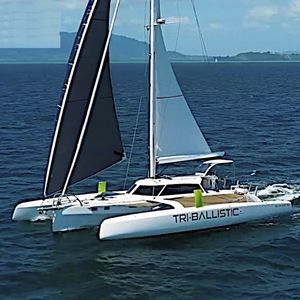 sailing-yacht trimarano