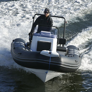 gommone fuoribordo / semirigido / con console laterale / di navigazione