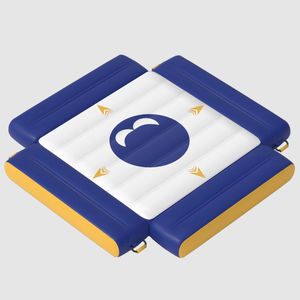 gioco acquatico con piattaforma