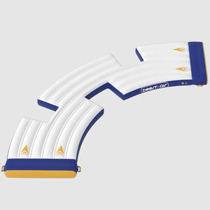 gioco acquatico con piattaforma